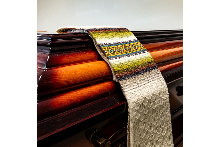 Apbedīšanas piederumi, zārks